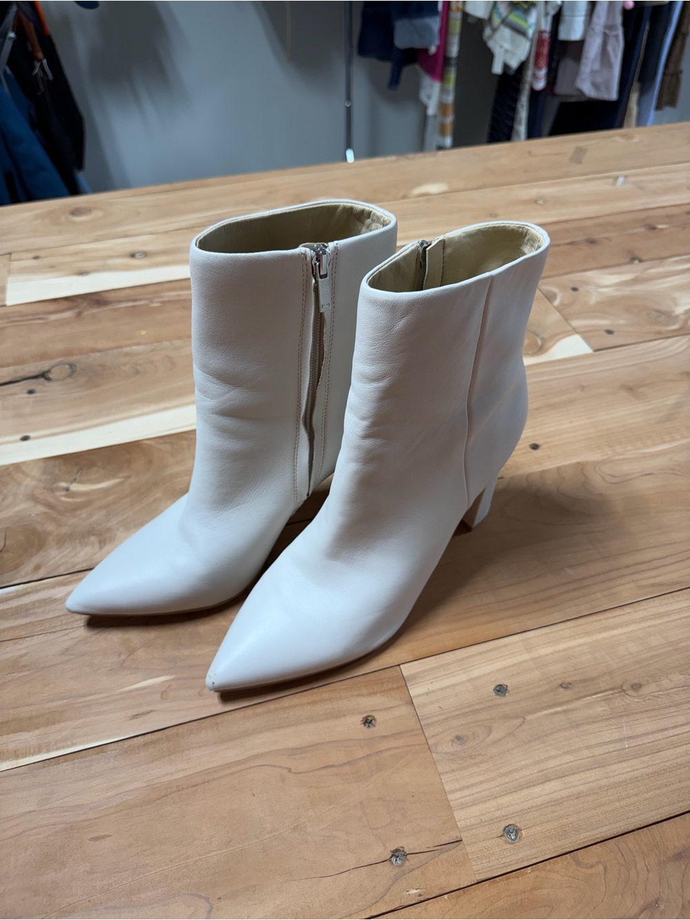 Marc Fisher LTD White Pointed Toe Ankle Boots Block Heel Size 10